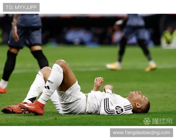 西媒:姆巴佩出战马竞存疑,皇马对他赶上周末比赛持悲观态度 西媒:姆巴佩出战马竞存疑,皇马对他赶上周末比赛持悲观态度